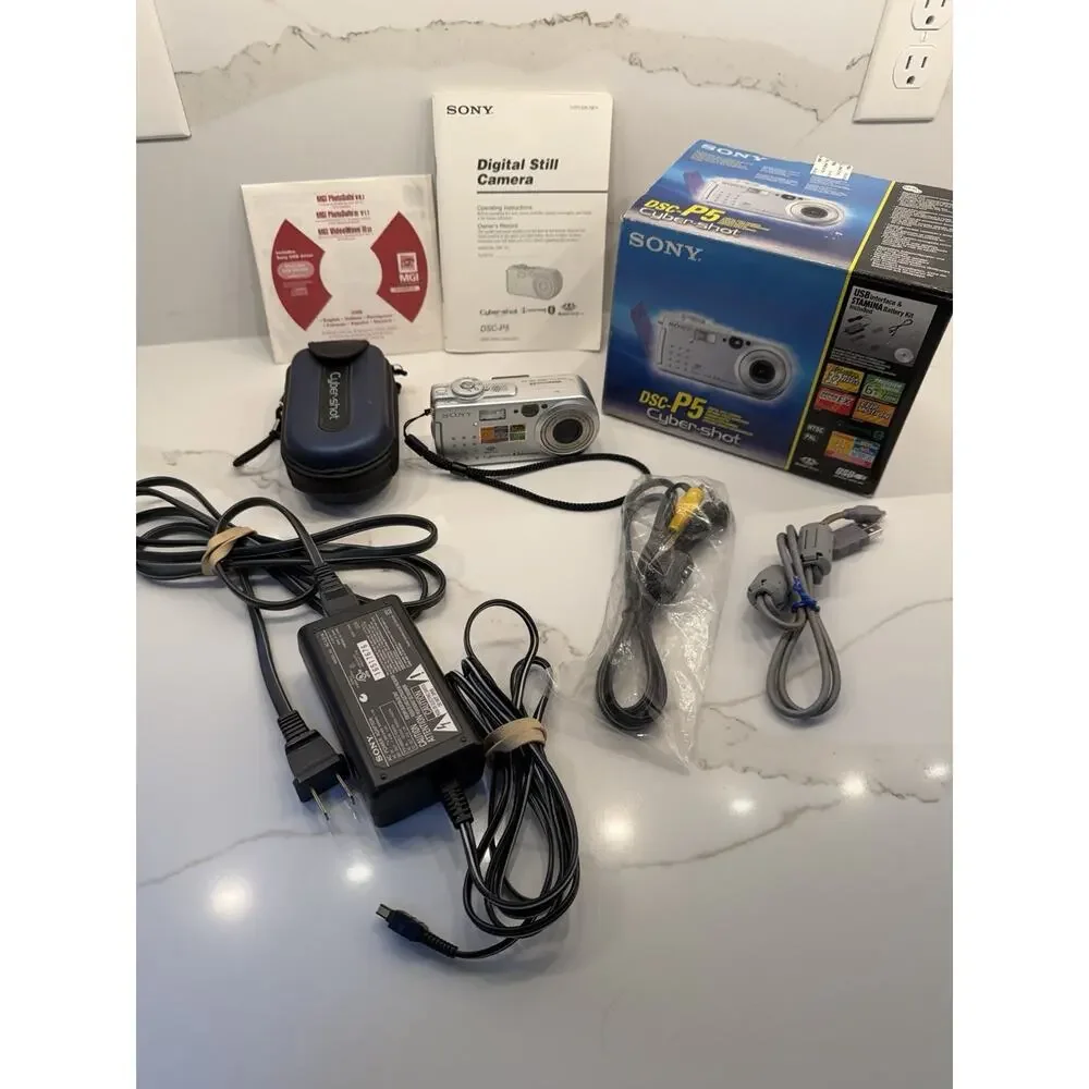 Sony Cyber-shot DSC-P5 Retro Digicam Tested Complete Bundle w/ Case New Battery